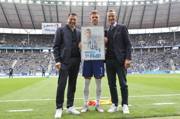 18 05 2025, xtgx, Fußball 2 Bundesliga, Hertha BSC Berlin Hannover 96 emspor, v l Hertha verabschiedet Florian Niederlechner Hertha, 7 DFL DFB REGULATIONS PROHIBIT ANY USE OF PHOTOGRAPHS as IMAGE SEQUENCES and or QUASI VIDEO Berlin