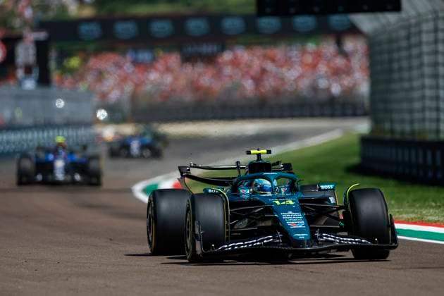 F1 - EMILIA ROMAGNA GRAND PRIX 2025 14 ALONSO Fernando (spa), Aston Martin F1 Team AMR24, action during the Formula 1 AWS Gran Premio del Made in Italy e Dell™Emilia-Romagna 2025, Emilia Romagna Grand Prix 2025, 7th round of the 2025 FIA Formula One World Championship, WM, Weltmeisterschaft from May 16 to 18, 2025 on the Autodromo Internazionale Enzo e Dino Ferrari, in Imola, Italy - ImolaItaly  Copyright: xJavierxJimenezx