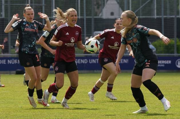27 04 2025 Soccer Season 2024 2025 2 Women Soccer Bundesliga 26 Matchday 1 FC Nürnberg FCN Club Clubfrauen FC Bayern München II FCB Sportfoto Zink ChPr xdcxcpx Sarah Ernst 10, FC Bayern München II , Medina Desic 10, 1 FC Nürnberg FCN , Eszter Reszler 2, FC Bayern München II