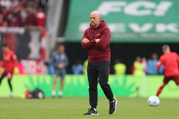 Coach Torsten Lieberknecht 1 FC Kaiserslautern looks on during the 2 Bundesliga match between 1 FC Köln and 1 FC Kaiserslautern at RheinEnergieStadion on May 18, 2025 in Cologne, Germany Photo by Oliver Kaelke DeFodi Images Coach Torsten Lieberknecht 1 FC Kaiserslautern looks on during the 2 Bundesliga match between 1 FC Köln and 1 FC Kaiserslautern at RheinEnergieStadion on May 18, 2025 in Cologne, Germany Photo by Oliver Kaelke DeFodi Images DFB DFL REGULATIONS PROHIBIT ANY USE OF PHOTOGRAPHS AS IMAGE SEQUENCES AND OR QUASI VIDEO Photo by Oliver Kaelke DeFodi Images