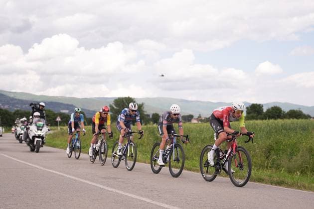 The pack during the stage 9 of the Giro d™Italia from Gubbio to Siena, Italy - Sunday, May 18, 2025. - cycling.  Copyright: xMarcoxAlpozzi LaPressex