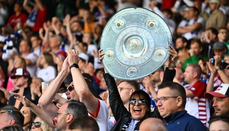 18 05 2025 Soccer Season 2024 2025 2 Soccer Bundesliga 34 Matchday SpVgg Greuther Fürth Kleeblatt Hamburger HSV Hamburg HSV Sportfoto Zink xwoxzix DFL regulations prohibit any use of photographs as image sequences and or quasi video only for editorial use HSV Fans Fanblock Schale Meisterschale