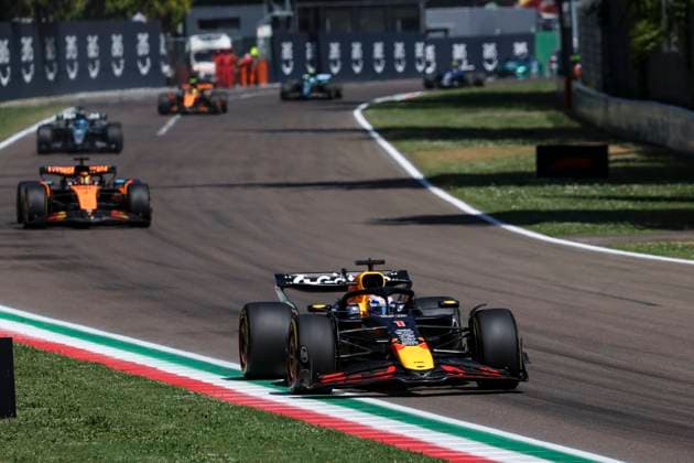 F1 - EMILIA ROMAGNA GRAND PRIX 2025 01 VERSTAPPEN Max (nld), Red Bull Racing RB21, action during the Formula 1 AWS Gran Premio del Made in Italy e Dell™Emilia-Romagna 2025, Emilia Romagna Grand Prix 2025, 7th round of the 2025 FIA Formula One World Championship, WM, Weltmeisterschaft from May 16 to 18, 2025 on the Autodromo Internazionale Enzo e Dino Ferrari, in Imola, Italy - ImolaItaly  Copyright: xANTONINxVINCENTx