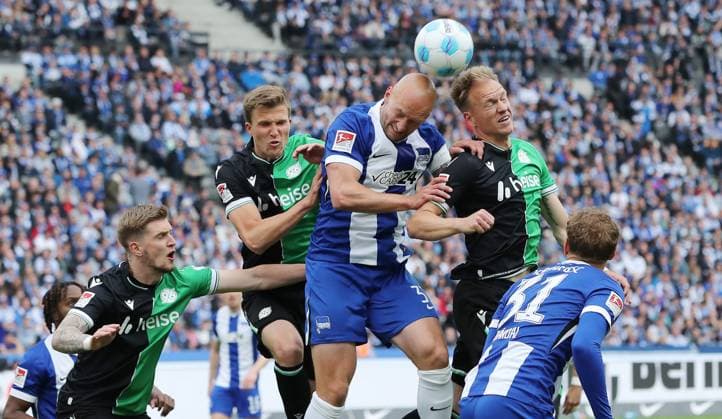 Toni Leistner, Havard Nielsen duel Match scene Action Sport Football Soccer DFL 2 Bundesliga Men 34 Matchday Season 2024 2025 18 05 2025 Hertha BSC Berlin vs Hannover 96 DFL regulations prohibit any use of photographs as image sequences and or quasi video