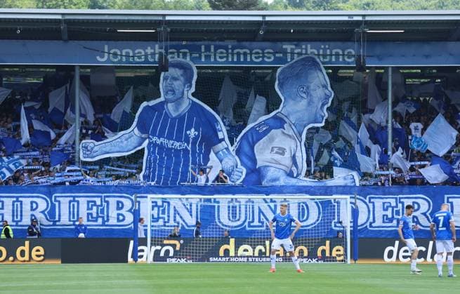 18 05 2025, xdcx, Soccer 2 Bundesliga, SV Darmstadt 98 SSV Jahn Regensburg, emonline, emspor, despor, v l , choreography, fans, atmosphere, scarves, jerseys, emotions for Tobias Kempe SV Darmstadt 98 DFL DFB REGULATIONS PROHIBIT ANY USE OF PHOTOGRAPHS AS IMAGE SEQUENCES AND OR QUASI VIDEO Copyright: HMBxMedia Claus