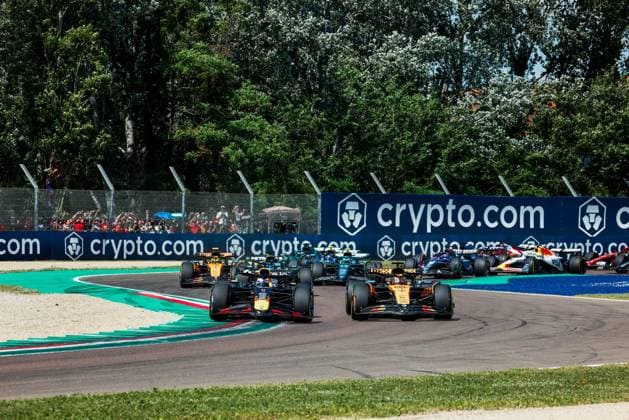 Formula 1 AWS Gran Premio del Made in Italy e dell Emilia-Romagna Alexis Perrin OVERTAKE MAXPPP - Imola 18 05 2025 01 VERSTAPPEN Max (nld), Red Bull Racing, action81 04 NORRIS Lando (gbr), McLaren F1 Team, action starting during the Formula 1 AWS Gran Premio del Made in Italy e dell Emilia-Romagna Grand Prix 2025, the 7th round of the 2025 FIA Formula 1 World Championship, WM, Weltmeisterschaft on the Autodromo Internazionale Enzo e Dino Ferrari from May 15 to 18, 2025, in Imola, Italy Imola Italy Copyright: xOVERTAKE MAXPPPxAlexisxPerrinx OVT202505186168 OVT202505186168