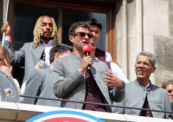 Football, men, Bundesliga, 2024 2025 season, FC Bayern Munich, championship celebration, Rathausbalkon, Marienplatz Thomas Müller, Mueller FC Bayern Munich with a speech on the Rathausbalkon