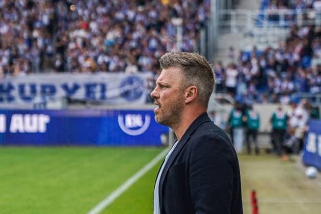 2 Soccer Bundesliga, Karlsruher SC SC Paderborn 07, 18 05 2025 ukasz Kwasniok SC Paderborn 07 Trainer 2 Soccer Bundesliga, Karlsruher SC SC Paderborn 07 BBBank Wildpark Karlsruhe, 18 05 2025 DFB DFL REGULATIONS PROHIBIT ANY USE OF PHOTOGRAPHS AS IMAGE SEQUENCES AND OR QUASI VIDEO Copyright: xBEAUTIFULxSPORTS Boscox