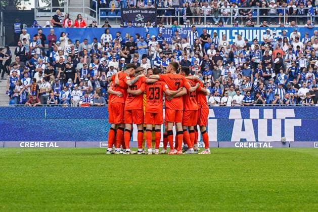 2 Soccer Bundesliga, Karlsruher SC SC Paderborn 07, 18 05 2025 SC Paderborn in Manschaftskreis 2 Soccer Bundesliga, Karlsruher SC SC Paderborn 07 BBBank Wildpark Karlsruhe, 18 05 2025 DFB DFL REGULATIONS PROHIBIT ANY USE OF PHOTOGRAPHS AS IMAGE SEQUENCES AND OR QUASI VIDEO Copyright: xBEAUTIFULxSPORTS Boscox