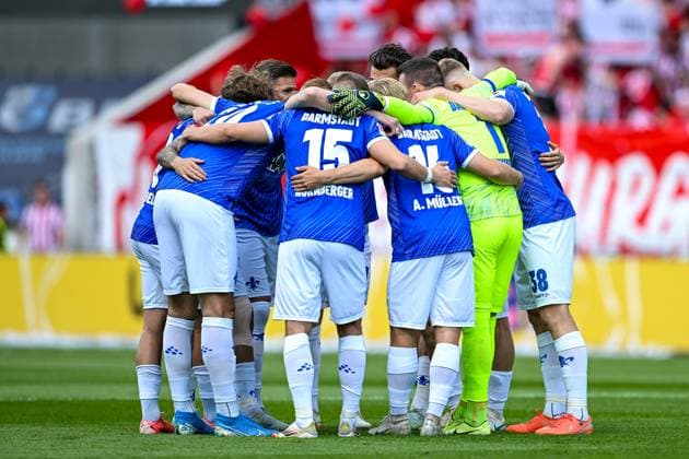 The players of Darmstadt before the match, GER, SV Darmstadt 98 vs SSV Jahn Regensburg, 2 Bundesliga, Football, Matchday 34, Season 2024 2025, 18 05 2025 DFL REGULATIONS PROHIBIT ANY USE OF PHOTOGRAPHS as IMAGE SEQUENCES and or QUASI VIDEO GER, SV Darmstadt 98 vs SSV Jahn Regensburg, 2 Bundesliga, Football, Matchday 34, Season 2024 2025, 18 05 2025 Darmstadt Copyright: xEibner-Pressefoto FlorianxWiegandx EP_FWD