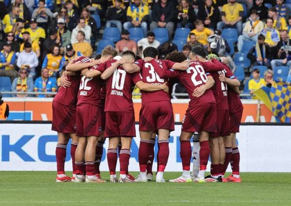 18 05 2025 Soccer season 2024 2025 2 Soccer Bundesliga 34 Matchday Eintracht Braunschweig BTSV EBS 1 FC Nürnberg FCN Club Sportfoto Zink DaMa xdaxmax DFL regulations prohibit any use of photographs as image sequences and or quasi video only for editorial use Team circle Team circle of the team Team of FCN before the start of the match