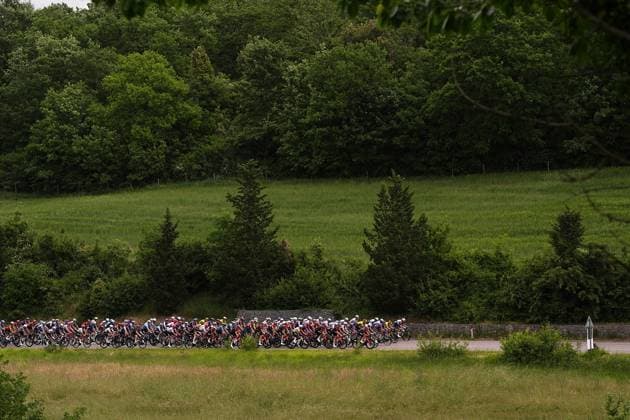 The pack during the stage 9 of the Giro d™Italia from Gubbio to Siena, Italy - Sunday, May 18, 2025. - cycling.  Copyright: xMarcoxAlpozzi LaPressex