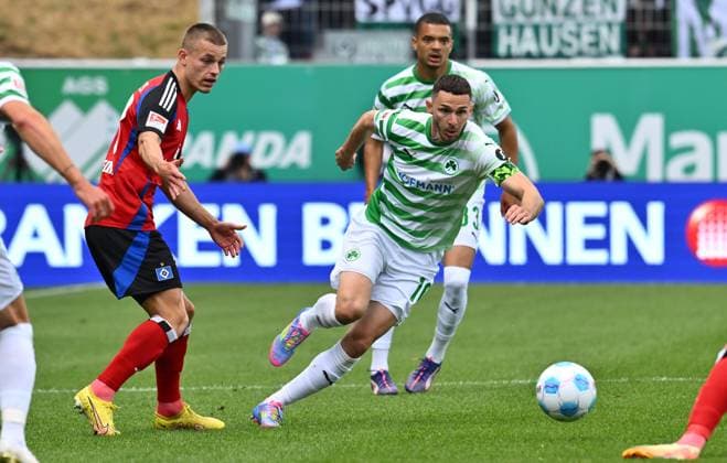 18 05 2025 Soccer season 2024 2025 2 Soccer Bundesliga 34 Matchday SpVgg Greuther Fürth Kleeblatt Hamburger HSV Hamburg HSV Sportfoto Zink xwoxzix DFL regulations prohibit any use of photographs as image sequences and or quasi video only for editorial use Miro Muheim 28, Hamburger SV HSV Branimir Hrgota 10, SpVgg Greuther Fürth