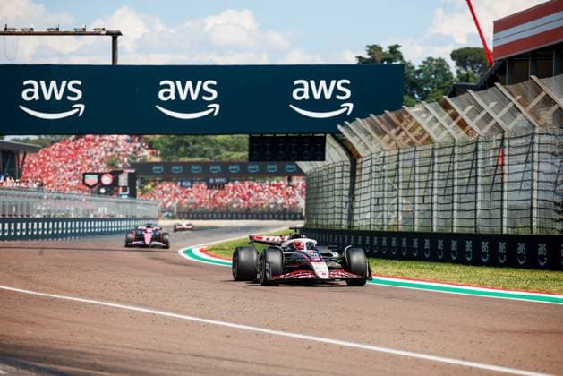 Formula 1 AWS Gran Premio del Made in Italy e dell Emilia-Romagna Alexis Perrin OVERTAKE MAXPPP - Imola 18 05 2025 31 OCON Esteban (fra), Haas F1 Team, action 10 GASLY Pierre (fra), Alpine F1 Team, action during the Formula 1 AWS Gran Premio del Made in Italy e dell Emilia-Romagna Grand Prix 2025, the 7th round of the 2025 FIA Formula 1 World Championship, WM, Weltmeisterschaft on the Autodromo Internazionale Enzo e Dino Ferrari from May 15 to 18, 2025, in Imola, Italy Imola Italy Copyright: xOVERTAKE MAXPPPxAlexisxPerrinx OVT202505186181 OVT202505186181