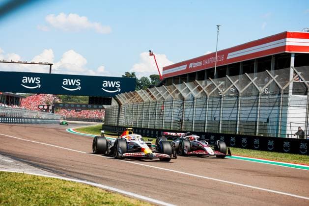 Formula 1 AWS Gran Premio del Made in Italy e dell Emilia-Romagna Alexis Perrin OVERTAKE MAXPPP - Imola 18 05 2025 30 LAWSON Liam (nld), Racing Bulls, action 31 OCON Esteban (fra), Haas F1 Team, action during the Formula 1 AWS Gran Premio del Made in Italy e dell Emilia-Romagna Grand Prix 2025, the 7th round of the 2025 FIA Formula 1 World Championship, WM, Weltmeisterschaft on the Autodromo Internazionale Enzo e Dino Ferrari from May 15 to 18, 2025, in Imola, Italy Imola Italy Copyright: xOVERTAKE MAXPPPxAlexisxPerrinx OVT202505186182 OVT202505186182