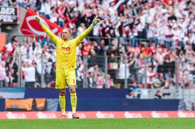 2 Soccer Bundesliga, 1 FC Köln 1 FC Kaiserslautern, 18 05 2025 Marvin Schwäbe 1 FC Köln, 1 celebrates the 1 0 by Eric Martel 1 FC Köln, 6 2 Soccer Bundesliga, 1 FC Köln 1 FC Kaiserslautern, Cologne, RheinEnergiestadion on 18 05 2025 DFL REGULATIONS PROHIBIT ANY USE OF PHOTOGRAPHS AS IMAGE SEQUENCES AND OR QUASI VIDEO Copyright: xBEAUTIFULxSPORTS Wunderlx