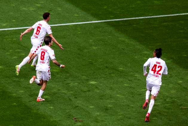 Soccer 2 Bundesliga, 1 FC Köln 1 FC Kaiserslautern, Matchday 34, RheinEnergieStadion Goal celebration 1 FC Köln after the 1 0, with Cologne goal scorer Eric Martel l r Denis Huseinbasic and Damion Downs cheer