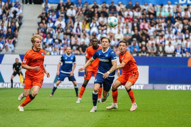 2 Soccer Bundesliga, Karlsruher SC SC Paderborn 07, 18 05 2025 Dzenis Burnic Karlsruher SC 7 in duel with Marvin Mehlem SC Paderborn 6 2 Soccer Bundesliga, Karlsruher SC SC Paderborn 07 BBBank Wildpark Karlsruhe, 18 05 2025 DFB DFL REGULATIONS PROHIBIT ANY USE OF PHOTOGRAPHS AS IMAGE SEQUENCES AND OR QUASI VIDEO Copyright: xBEAUTIFULxSPORTS Boscox