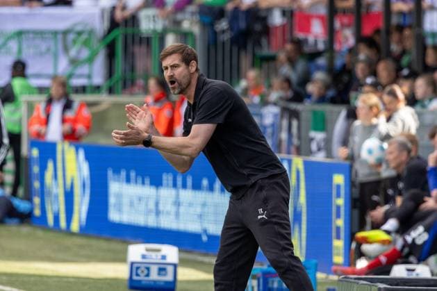 Coach Thomas Kleine Spvgg Greuther Fuerth cheers on his team, Spvgg Greuther Fuerth vs Hamburger SV Football, 2 Bundesliga, DFL, Saison 2024 2025, Rueckrunde, 34 Spieltag, 18 05 2025 DFB regulations prohibit any use of photographs as image sequences and or quasi video Copyright: xkolbert-press MartinxAgüerax