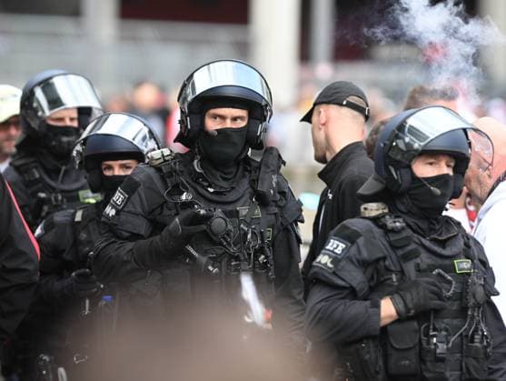 18 05 2025, xophax, Fußball 2 Bundesliga, 1 FC Koeln 1 FC Kaiserslautern v l Aufstiegsfinale Rhein Energie Stadion Polizei DFL DFB REGULATIONS PROHIBIT ANY USE OF PHOTOGRAPHS as IMAGE SEQUENCES and or QUASI VIDEO Koeln