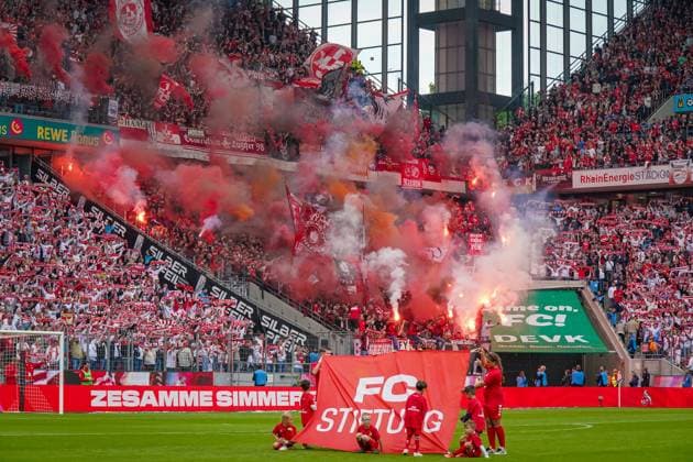 oh18 05 2025 Germany 2 Soccer Bundesliga 2024 2025, Matchday 34 1 FC Köln vs 1 FC Kaiserslautern Rhein Energie Stadion Köln Guest block of Kaiserslautern fans ignite Bengalo, flares, smoke, fire, in front of them on the pitch a banner FC Foundation Copyright: xJOERANxSTEINSIEKx
