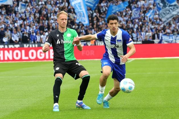 DEU, DFL, 2 FBL, Hertha BSC vs Hannover 96, 18 05 2025, Berliner Olympiastadion, Berlin, DEU, DFL, 2 FBL, Hertha BSC vs Hannover 96, im Bild Ibrahim Maza Hertha BSC Berlin 10 , Havard Nielsen Hannover 96 16 DFL regulations prohibit any use of Photographs as image sequences and or quasi video nordphotoxGmbHx xEngler nph00076