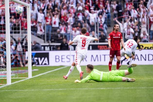 GER, 2 FBL, 1 FC Köln Koel vs. 1 FC Kaiserslautern 18 05 2025, RheinEnergieStadion, Köln, GER, 2 FBL, 1 FC Köln Koel vs. 1 FC Kaiserslautern in the picture Goal celebrations cheering the goal to 2 0 by Luca Waldschmift 1 FC Köln Koeln, 9 Julian Krahl 1 FC Kaiserslautern, 1 looks after the ball and lies on the ground nordphotoxGmbHxx xChristianxSchulze nph000300