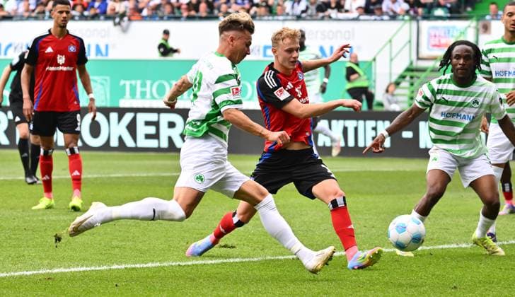 18 05 2025 Soccer season 2024 2025 2 Soccer Bundesliga 34 Matchday SpVgg Greuther Fürth Kleeblatt Hamburger HSV Hamburg HSV Sportfoto Zink xwoxzix DFL regulations prohibit any use of photographs as image sequences and or quasi video only for editorial use Felix Klaus 30, SpVgg Greuther Fürth scored goal goal shot for 1 0 against Adam Karabec 17, Hamburger SV HSV