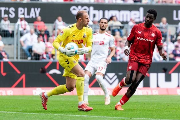 2 Football Bundesliga, 1 FC Köln 1 FC Kaiserslautern, 18 05 2025 Marvin Schwäbe 1 FC Köln, 1 holds, Ragnar Ache 1 FC Kaiserslautern, 9 2 Football Bundesliga, 1 FC Köln 1 FC Kaiserslautern, Köln, RheinEnergiestadion on 18 05 2025 DFL REGULATIONS PROHIBIT ANY USE OF PHOTOGRAPHS AS IMAGE SEQUENCES AND OR QUASI VIDEO Copyright: xBEAUTIFULxSPORTS Wunderlx