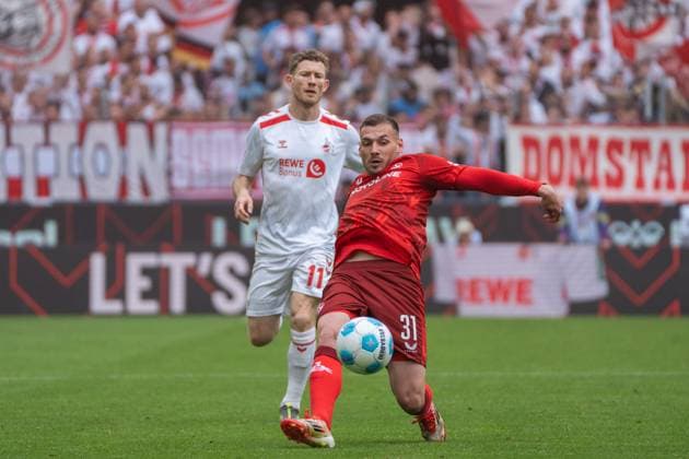 Luca Sirch 1 FC Kaiserslautern, 31 plays a pass at the last moment 1 FC Koeln vs 1 FC Kaiserslautern, Football, 2 Bundesliga, Matchday 34, Season 2024 2025, 18 05 2025 DFL REGULATIONS PROHIBIT ANY USE OF PHOTOGRAPHS AS IMAGE SEQUENCES AND OR QUASI VIDEO 1 FC Koeln vs 1 FC Kaiserslautern, Football, 2 Bundesliga, Matchday 34, Season 2024 2025, 18 05 2025 Koeln Copyright: xEibner-Pressefoto JustinxDerondex EP_JDU