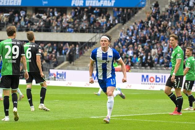 Soccer 2 Bundesliga, Hertha BSC Berlin Hannover 96 18 05 2025, xdanx, Soccer 2 Bundesliga, Hertha BSC Berlin Hannover 96 emspor, v l jubilation after the 1 1 by Fabian Reese Hertha BSC DFL DFB REGULATIONS PROHIBIT ANY USE OF PHOTOGRAPHS as IMAGE SEQUENCES and or QUASI VIDEO Daniel Lakomski Mix1 Berlin Olympiastadion Berlin Germany DEU Copyright: xDanielxLakomskix