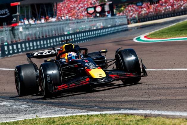 Formula 1 AWS Gran Premio del Made in Italy e dell Emilia-Romagna Alexis Perrin OVERTAKE MAXPPP - Imola 18 05 2025 01 VERSTAPPEN Max (nld), Red Bull Racing, action during the Formula 1 AWS Gran Premio del Made in Italy e dell Emilia-Romagna Grand Prix 2025, the 7th round of the 2025 FIA Formula 1 World Championship, WM, Weltmeisterschaft on the Autodromo Internazionale Enzo e Dino Ferrari from May 15 to 18, 2025, in Imola, Italy Imola Italy  Copyright: xOVERTAKE MAXPPPxAlexisxPerrinx OVT202505186209 OVT202505186209