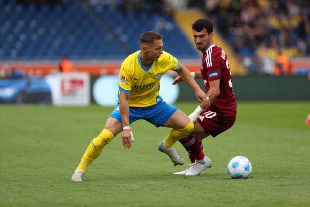 Braunschweig vs Nuremberg, 2 BL Braunschweig, 18 05 2025, FOOTBALL Eintracht Braunschweig vs 1 FC Nuremberg, 2 BL, Season 2024 25 Mahir Emreli 1 FC Nuremberg , Sven Köhler Eintracht Braunschweig Braunschweig