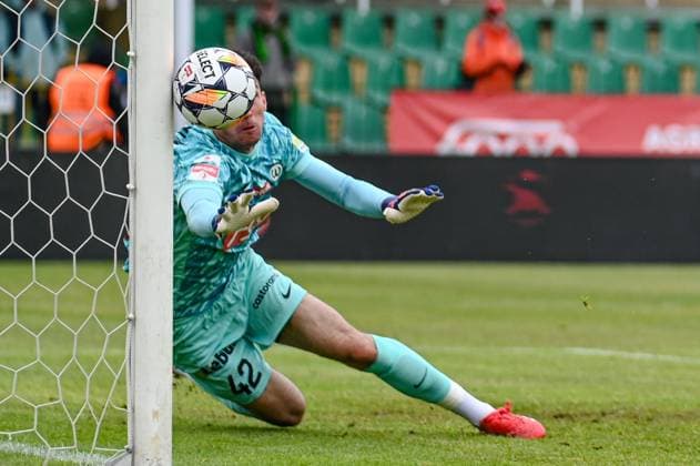 Sport Themen der Woche KW20 Sport Bilder des Tages GRODZISK WIELKOPOLSKI, 18.05.2025 PILKA NOZNA. BETCLIC I LIGA. 1 LIGA. SEZON 2024 2025. 33. KOLEJKA. MECZ: WARTA POZNAN - ODRA OPOLE. FOOTBAL. POLISH 1ST LEAGUE, SEASON 24 25 MATCH: WARTA - ODRA. NZ LEO PRZYBYLAK SLUPEK FOT. JAKUB BARANSKI 400MM.PL NEWSPIX.PL --- newspix.pl POLAND OUT! 