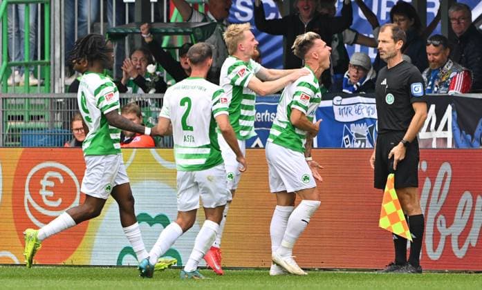 18 05 2025 Soccer Season 2024 2025 2 Soccer Bundesliga 34 Matchday SpVgg Greuther Fürth Kleeblatt Hamburger HSV Hamburg HSV Sportfoto Zink MeZi xmexzix DFL regulations prohibit any use of photographs as image sequences and or quasi video only for editorial use Torjubel Jubel Freude nach Treffer Torschuß zum 1 0 durch Felix Klaus 30, SpVgg Greuther Fürth