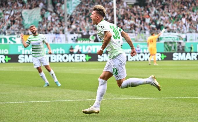 18 05 2025 Soccer Season 2024 2025 2 Soccer Bundesliga 34 Matchday SpVgg Greuther Fürth Kleeblatt Hamburger HSV Hamburg HSV Sportfoto Zink xwoxzix DFL regulations prohibit any use of photographs as image sequences and or quasi video only for editorial use Torjubel Jubel Freude nach Treffer Tor Torschuß zum 1 0 durch Felix Klaus 30, SpVgg Greuther Fürth