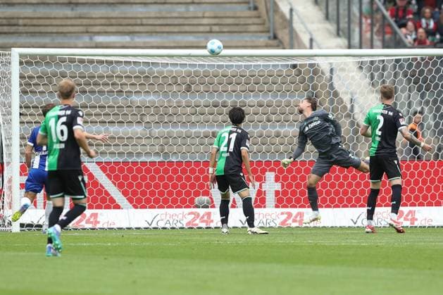 18 05 2025, xtgx, Fussball 2 Bundesliga, Hertha BSC Berlin Hannover 96 emspor, v l Fabian Reese Hertha, 11 schiesst Tor, schießt, Torschuetze, erzielt Tor, Treffer, scores the goal 1 1 DFL DFB REGULATIONS PROHIBIT ANY USE OF PHOTOGRAPHS as IMAGE SEQUENCES and or QUASI VIDEO Berlin