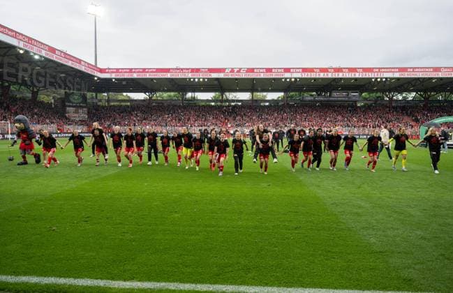 Soccer, Women, Season 2024 2025, 2 Womens Bundesliga 26 Matchday , 1 FC Union Berlin FSV Gütersloh, Union celebrates the championship after the final whistle, 18 05 2025, Copyright: xMatthiasxKochx