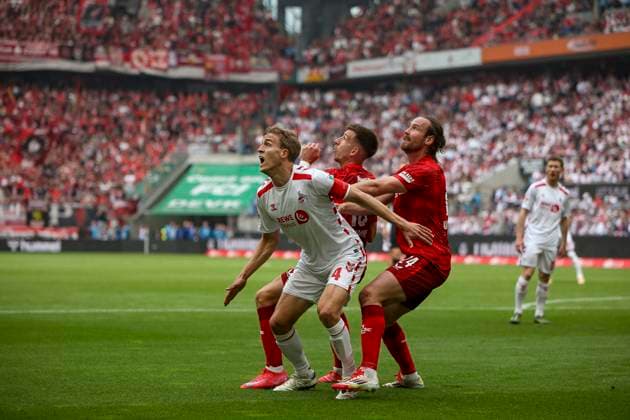 Cologne, Germany, 18 05 25 Timo Hübers 1 FC Köln , Erik Wekesser 1 FC Kaiserslautern and Jannis Heuer 1 FC Kaiserslautern fighting for the ball during the 2 Bundesliga match between 1 FC Köln vs 1 FC Kaiserslautern at RheinEnergieStadion Köln RheinEnergieStadion North Rhine Westphalia Germany Copyright: xBrauer-Fotoagenturx xAdrianxSchlx