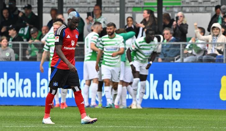 18 05 2025 Soccer Season 2024 2025 2 Soccer Bundesliga 34 Matchday SpVgg Greuther Fürth Kleeblatt Hamburger HSV Hamburg HSV Sportfoto Zink MeZi xmexzix DFL regulations prohibit any use of photographs as image sequences and or quasi video only for editorial use Jean Luc Dompe 7, Hamburger SV HSV disappointed disappointment after conceding goal to 1 0
