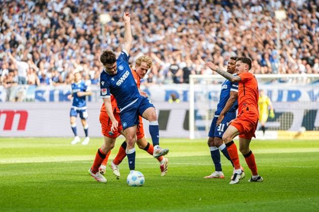 2 Soccer Bundesliga, Karlsruher SC SC Paderborn 07, 18 05 2025 Duel between Mattes Hansen SC Paderborn 22 and Dzenis Burnic Karlsruher SC 7 2 Soccer Bundesliga, Karlsruher SC SC Paderborn 07 BBBank Wildpark Karlsruhe, 18 05 2025 DFB DFL REGULATIONS PROHIBIT ANY USE OF PHOTOGRAPHS AS IMAGE SEQUENCES AND OR QUASI VIDEO Copyright: xBEAUTIFULxSPORTS Boscox