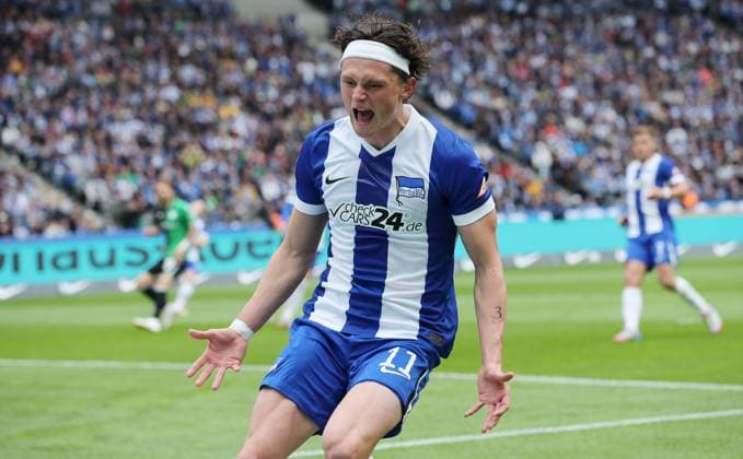 Fabian Reese action upper body sport soccer soccer DFL 2 Bundesliga men 34 matchday season 2024 2025 18 05 2025 Hertha BSC Berlin vs Hannover 96 DFL regulations prohibit any use of photographs as image sequences and or quasi video