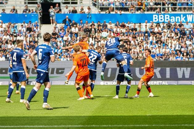 2 Soccer Bundesliga, Karlsruher SC SC Paderborn 07, 18 05 2025 Marcel Franke Karlsruher SC 28 with a header towards goal 2 Soccer Bundesliga, Karlsruher SC SC Paderborn 07 BBBank Wildpark Karlsruhe, 18 05 2025 DFB DFL REGULATIONS PROHIBIT ANY USE OF PHOTOGRAPHS AS IMAGE SEQUENCES AND OR QUASI VIDEO Copyright: xBEAUTIFULxSPORTS Boscox