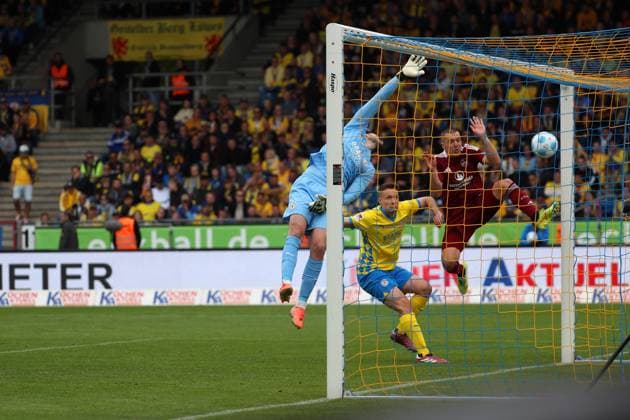 Braunschweig vs Nuremberg, 2 BL Braunschweig, 18 05 2025, FOOTBALL Eintracht Braunschweig vs 1 FC Nuremberg, 2 BL, Season 2024 25 Goal for 03, Goalkeeper Marko Johansson Eintracht Braunschweig , Paul Jaeckel Eintracht Braunschweig , Braunschweig