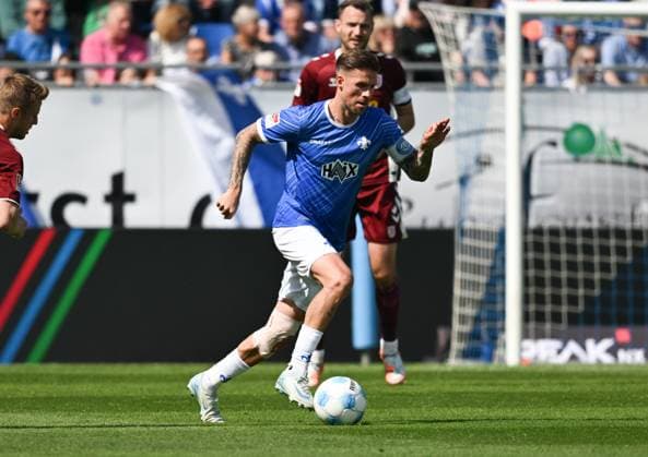 18 05 2025, xsltx, Soccer 2 Bundesliga, SV Darmstadt 98 Jahn Regensburg v l Tobias Kempe SV Darmstadt 98 DFL DFB REGULATIONS PROHIBIT ANY USE OF PHOTOGRAPHS as IMAGE SEQUENCES and or QUASI VIDEO