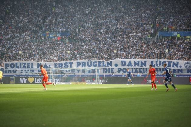 The KSC fans with message to the police, Karlsruher SC vs SC Paderborn 07, 2 Bundesliga, 34 Matchday, 2024 2025, 18 05 2025, DFL REGULATES PROHIBIT ANY USE OF PHOTOGRAPHS AS IMAGE SEQUENCES AND OR QUASI VIDEO, Karlsruher SC vs SC Paderborn 07, 2 Bundesliga, 34 Matchday, 2024 2025, 18 05 2025 Karlsruhe Copyright: xEibner-Pressefoto JanxPrihodax EP_JPA