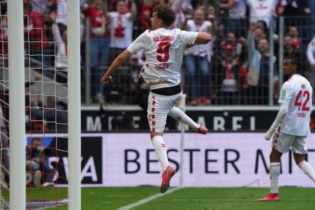 Football, 2 BL Season 2024 2025, 1 FC Köln vs 1 FC kaiserslautern 18 05 2025, Rheinenergiestadion, Cologne luca walschmidt FC Köln, with joy jump , jubeltAktion, single picture