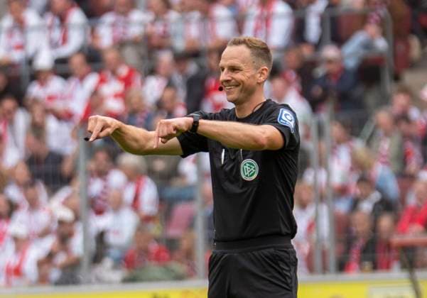 Soeren Storks DFB Referee, Velen 18 05 2025, 1 FC Köln 1 FC Kaiserslautern Football, 2 Bundesliga, RheinEnergieStadion Köln DFL regulations prohibit any use of photographs as image sequences and or quasi video Copyright: HMBxMedia xMarcoxBader