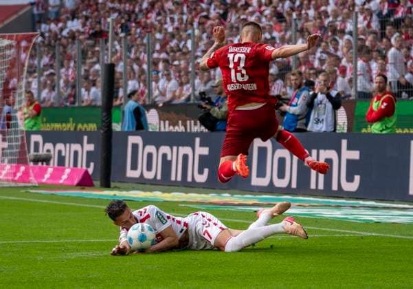 Duel between Leart Pacarada 1 FC Koeln, 17 and Erik Wekesser 1 FC Kaiserslautern, 13 18 05 2025, 1 FC Köln 1 FC Kaiserslautern Football, 2 Bundesliga, RheinEnergieStadion Köln DFL regulations prohibit any use of photographs as image sequences and or quasi video Copyright: HMBxMedia xMarcoxBader