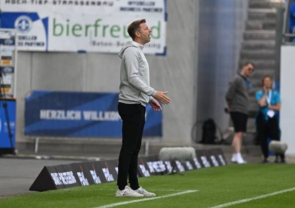18 05 2025, xsltx, Soccer 2 Bundesliga, SV Darmstadt 98 Jahn Regensburg v l Florian Kohfeldt Head Coach SV Darmstadt 98 DFL DFB REGULATIONS PROHIBIT ANY USE OF PHOTOGRAPHS as IMAGE SEQUENCES and or QUASI VIDEO